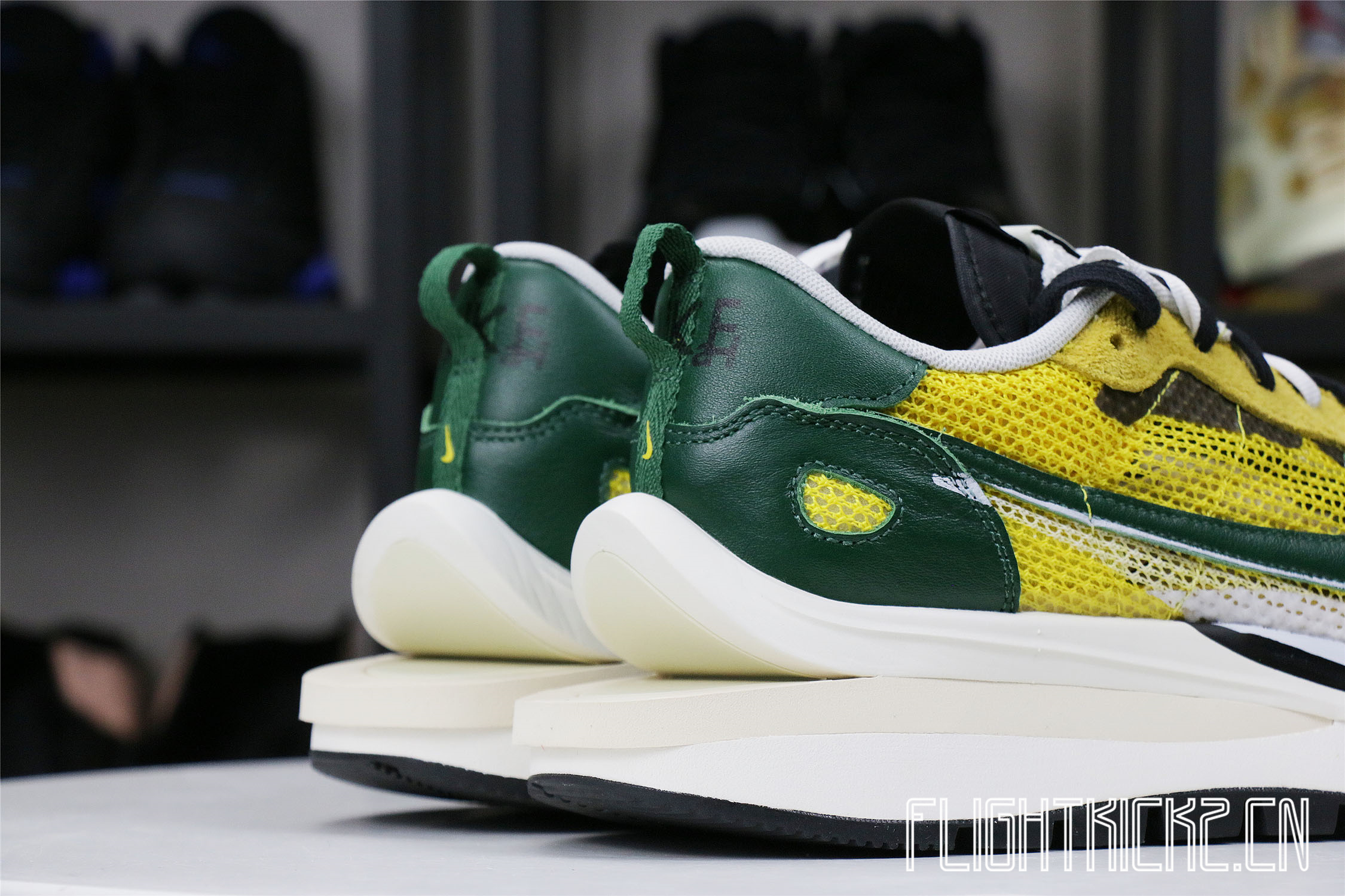 Nike Vaporwaffle sacai Tour Yellow Stadium Green (LN5 A1)