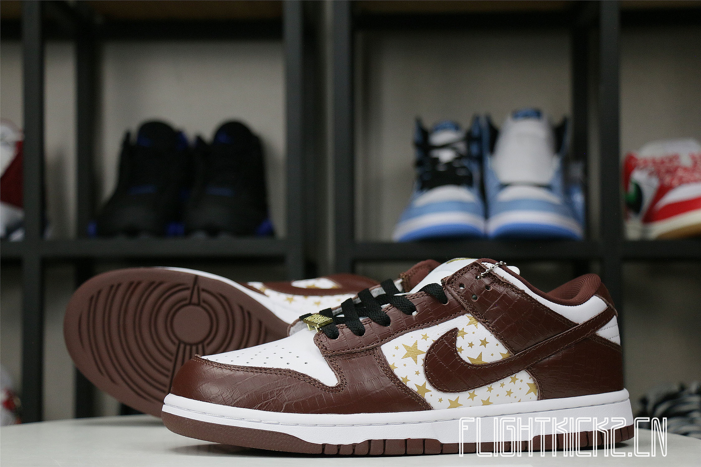 Nike SB Dunk Low Supreme Barkroot Brown