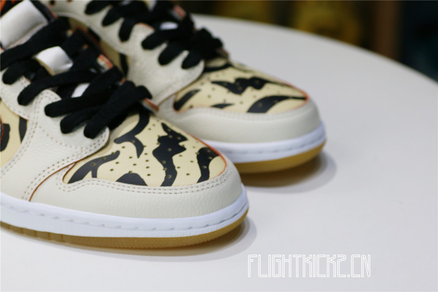 Jordan 1 Low OG Year of the Tiger