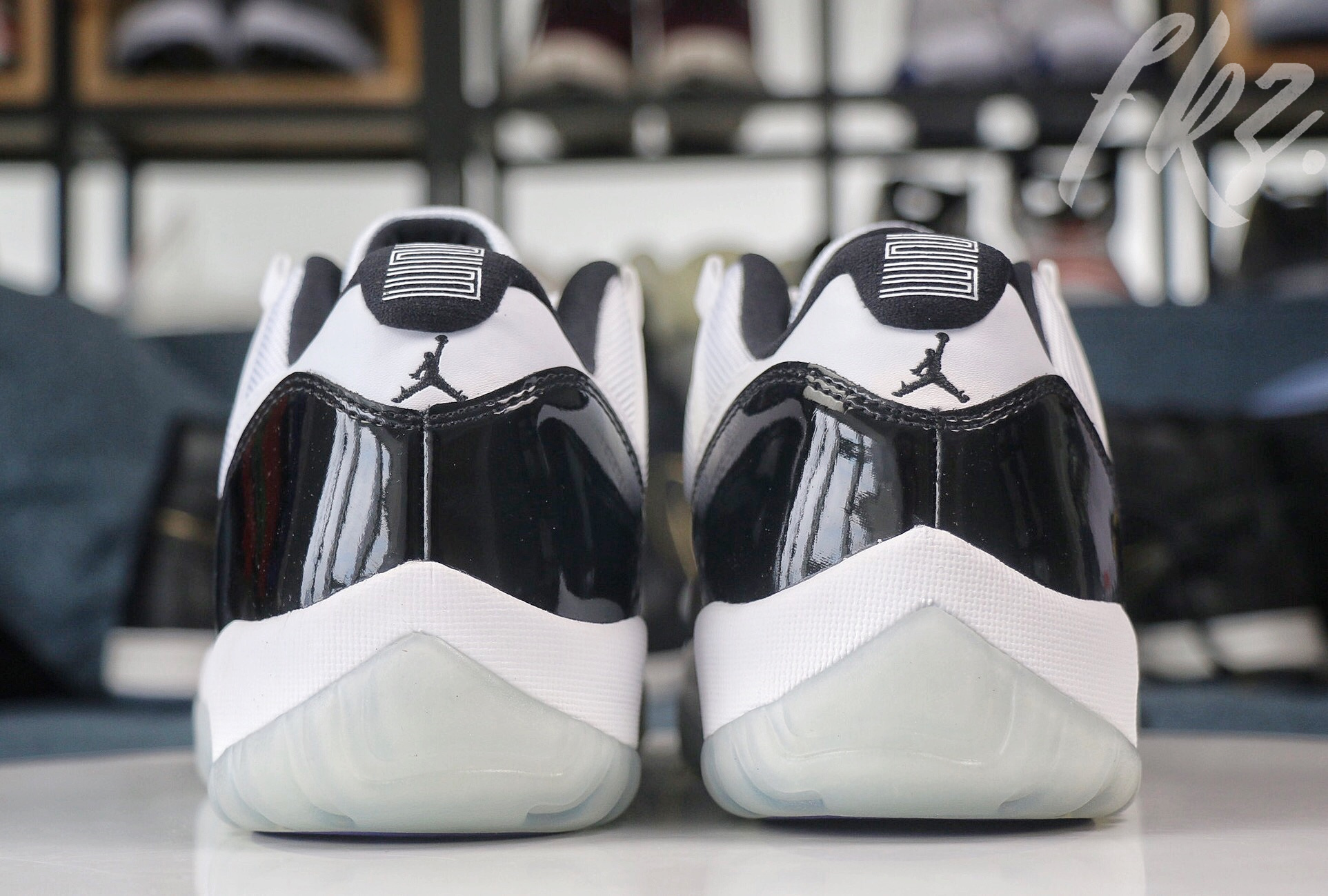 Air Jordan 11 Retro Low Concord