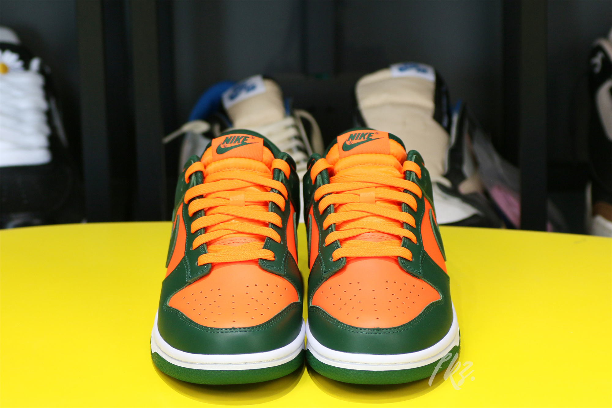 Nike Dunk Low “Miami Hurricanes”