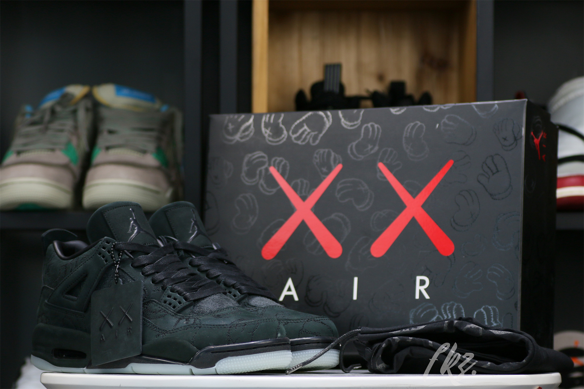 Kaws X Air Jordan 4 Retro Black 2017( Ln5 A1 Batch)