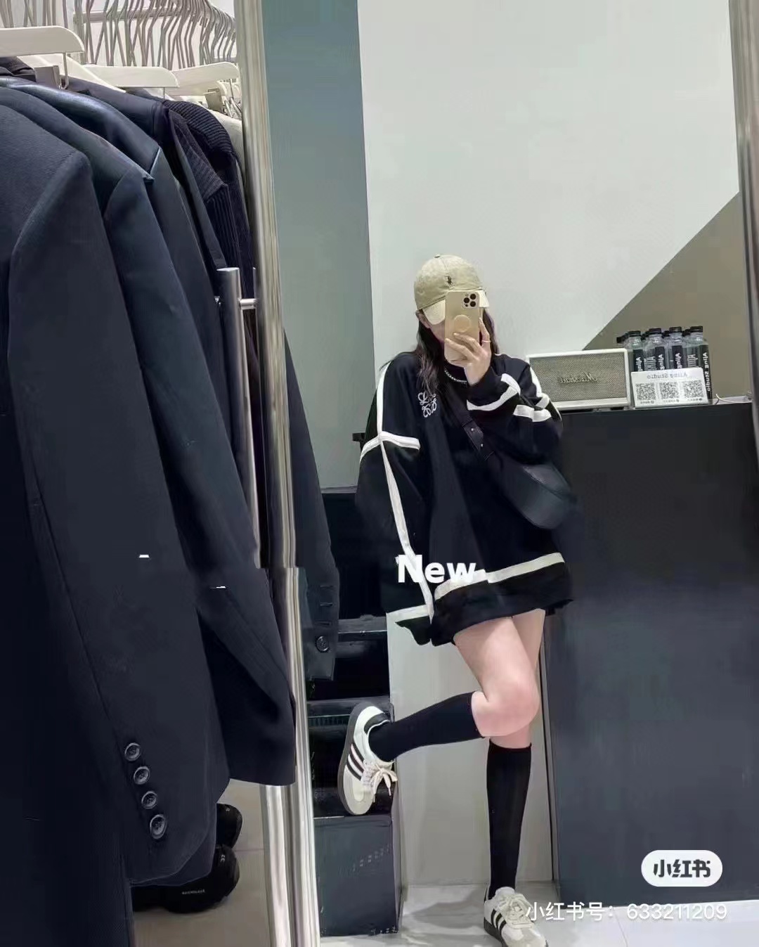 LOEVVE 22FW Ribbon Embroidered Crew Neck Sweater