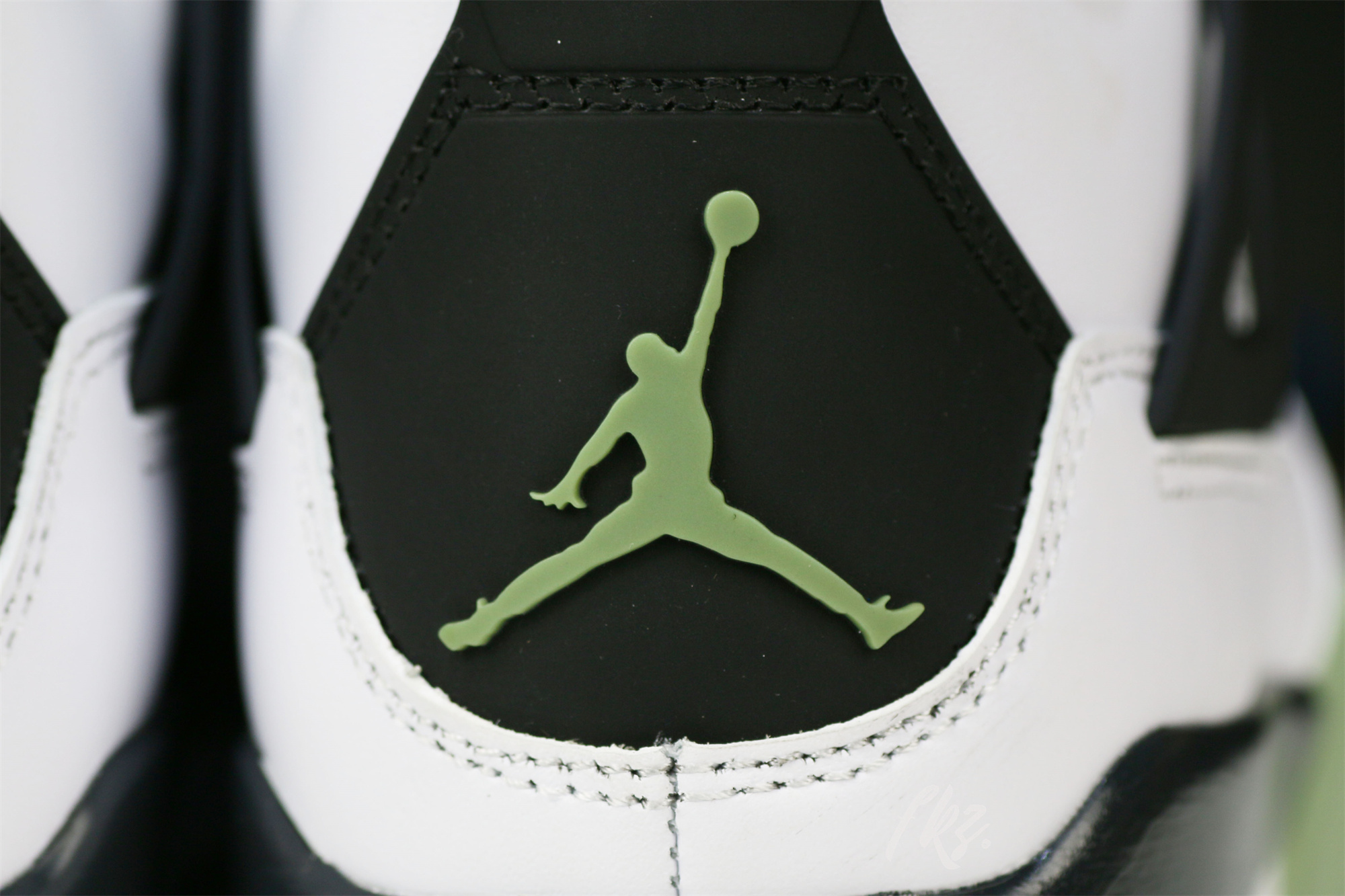 Jordan 4 Retro Seafoam WMs 2023