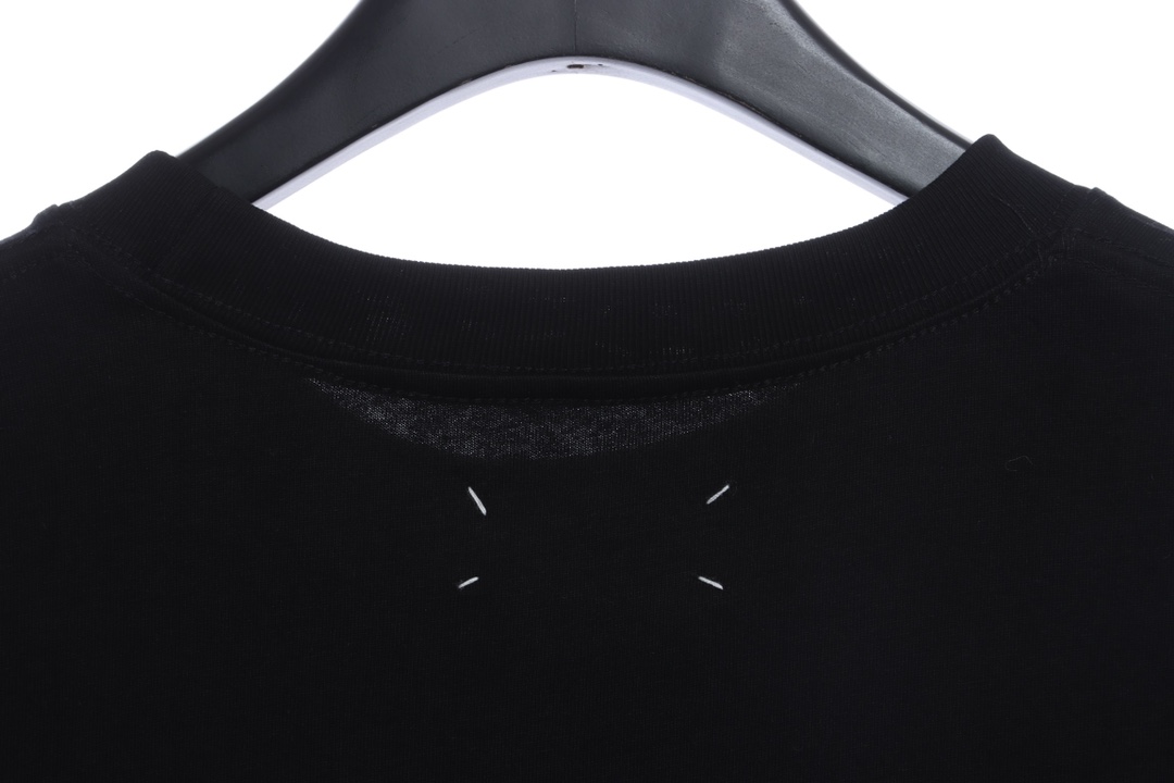 M-rg13la Black & White Upside Down Letter Embroidered Short Sleeves