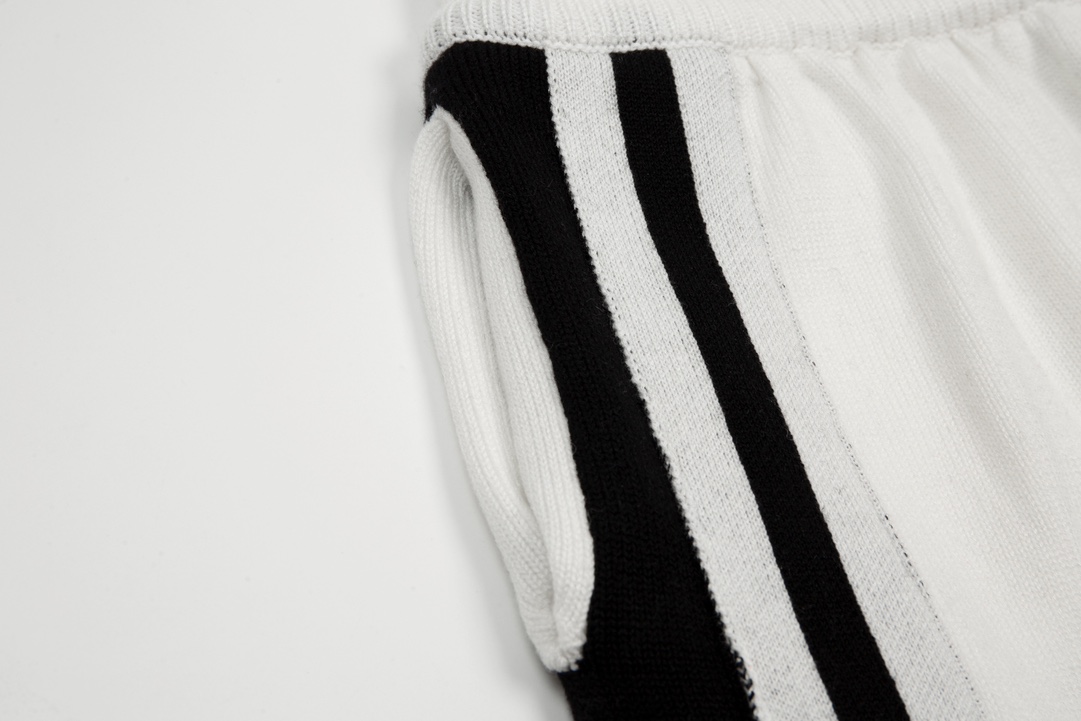 Letter A black and white striped knitted shorts