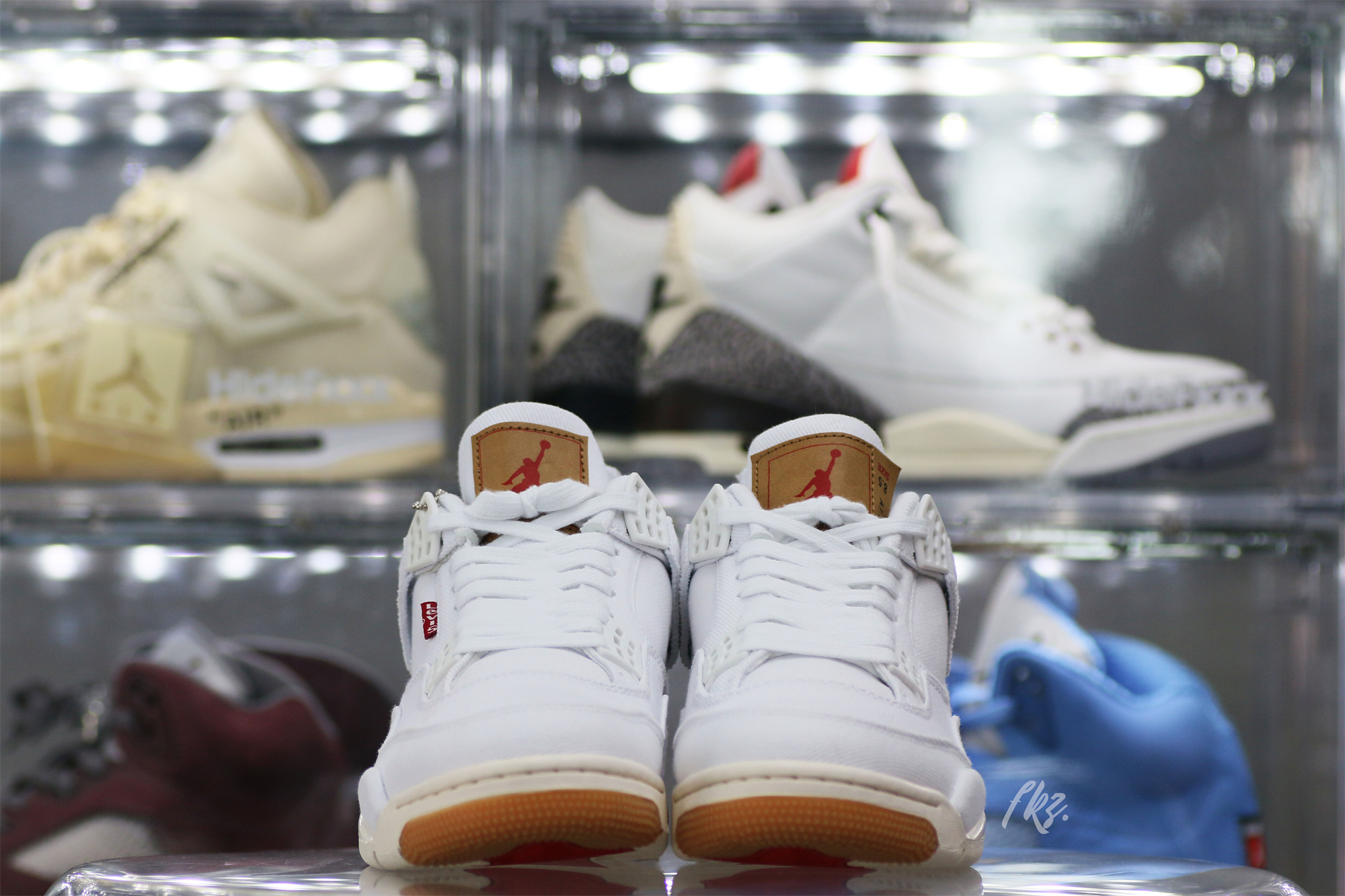 Air Jordan 4 Retro Levi’s White (Levi’s Tag)