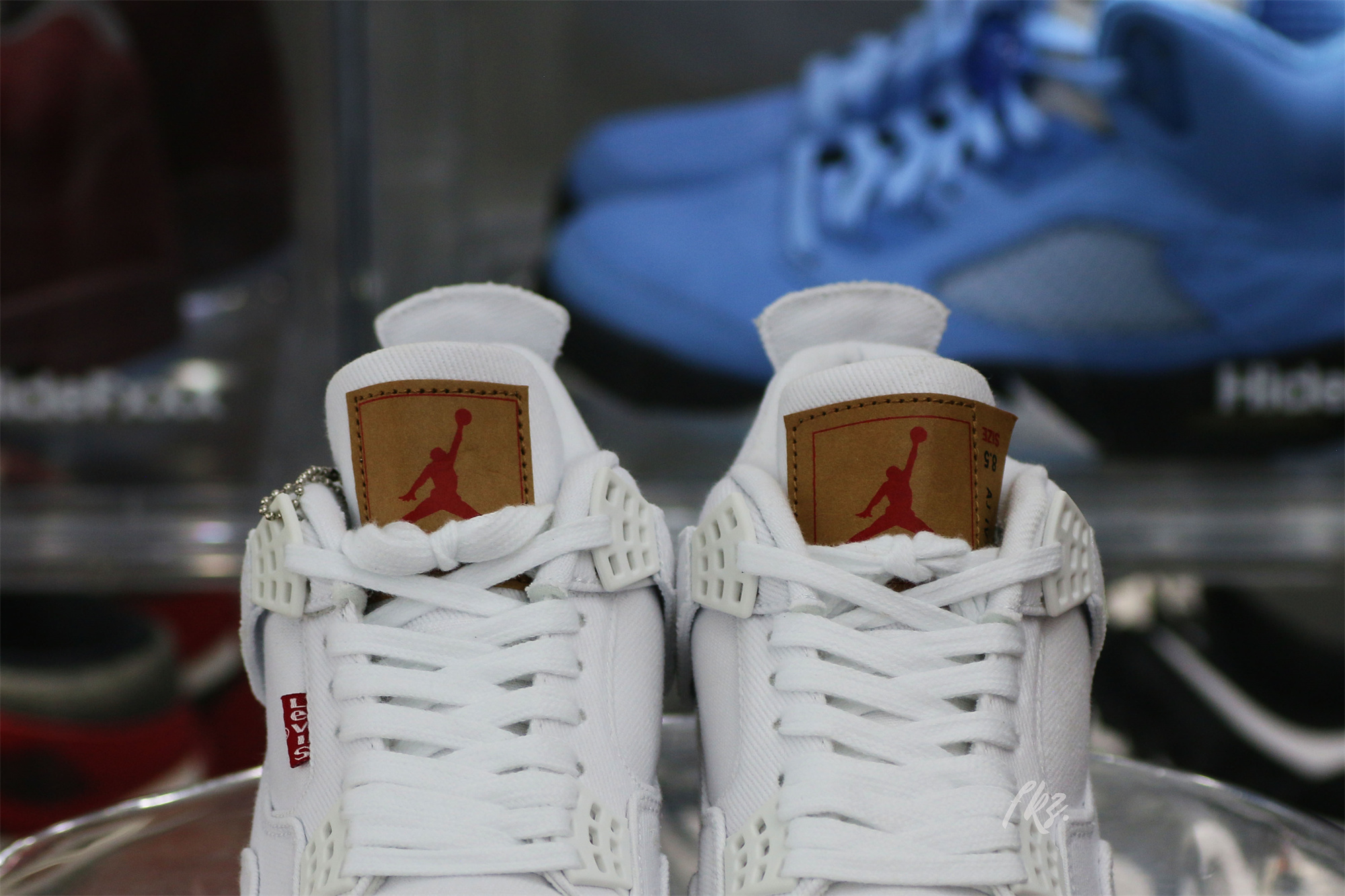 Air Jordan 4 Retro Levi’s White (Levi’s Tag)