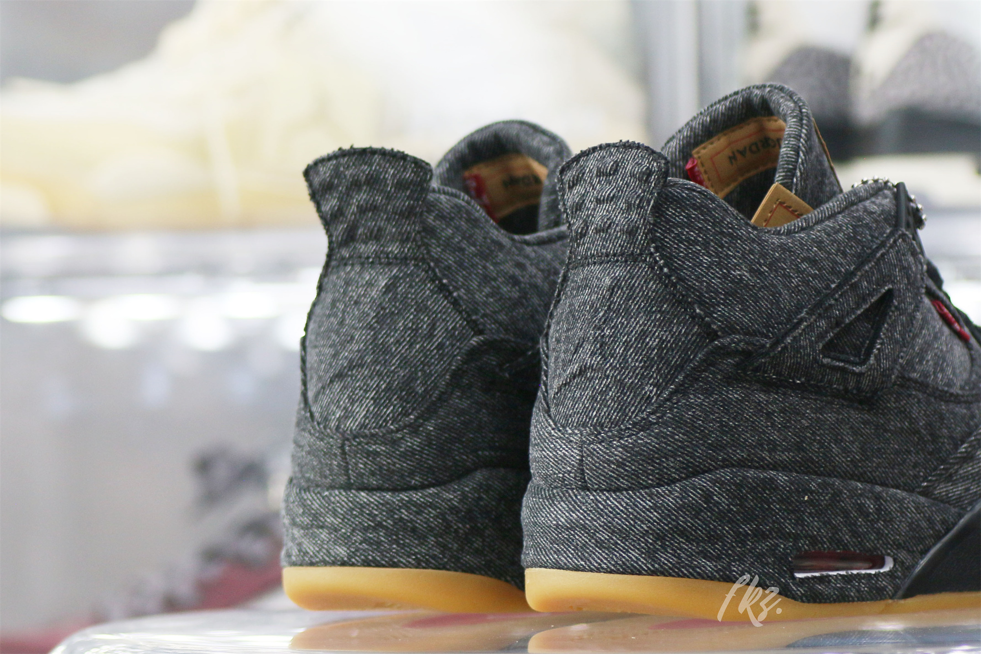 Air Jordan 4 Retro Levi’s Black (Levi’s Tag)
