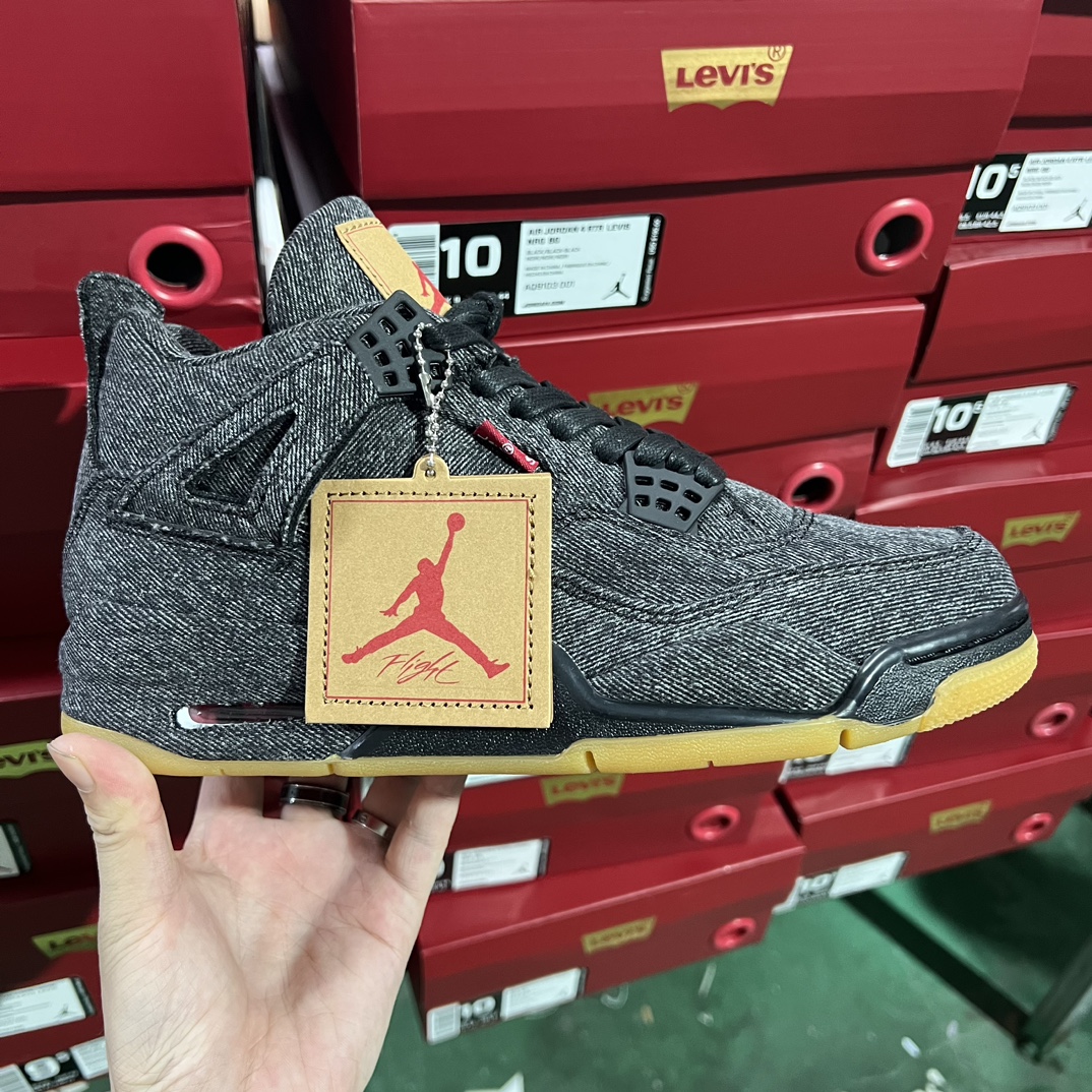 Air Jordan 4 Retro Levi’s Black (Levi’s Tag)