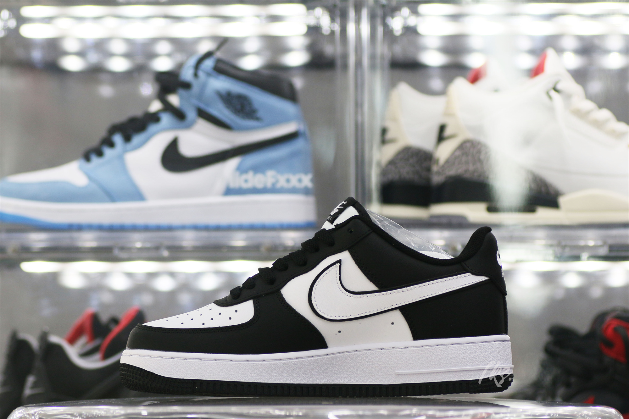 Nike Air Force 1 ’07 Low White Swoosh Panda