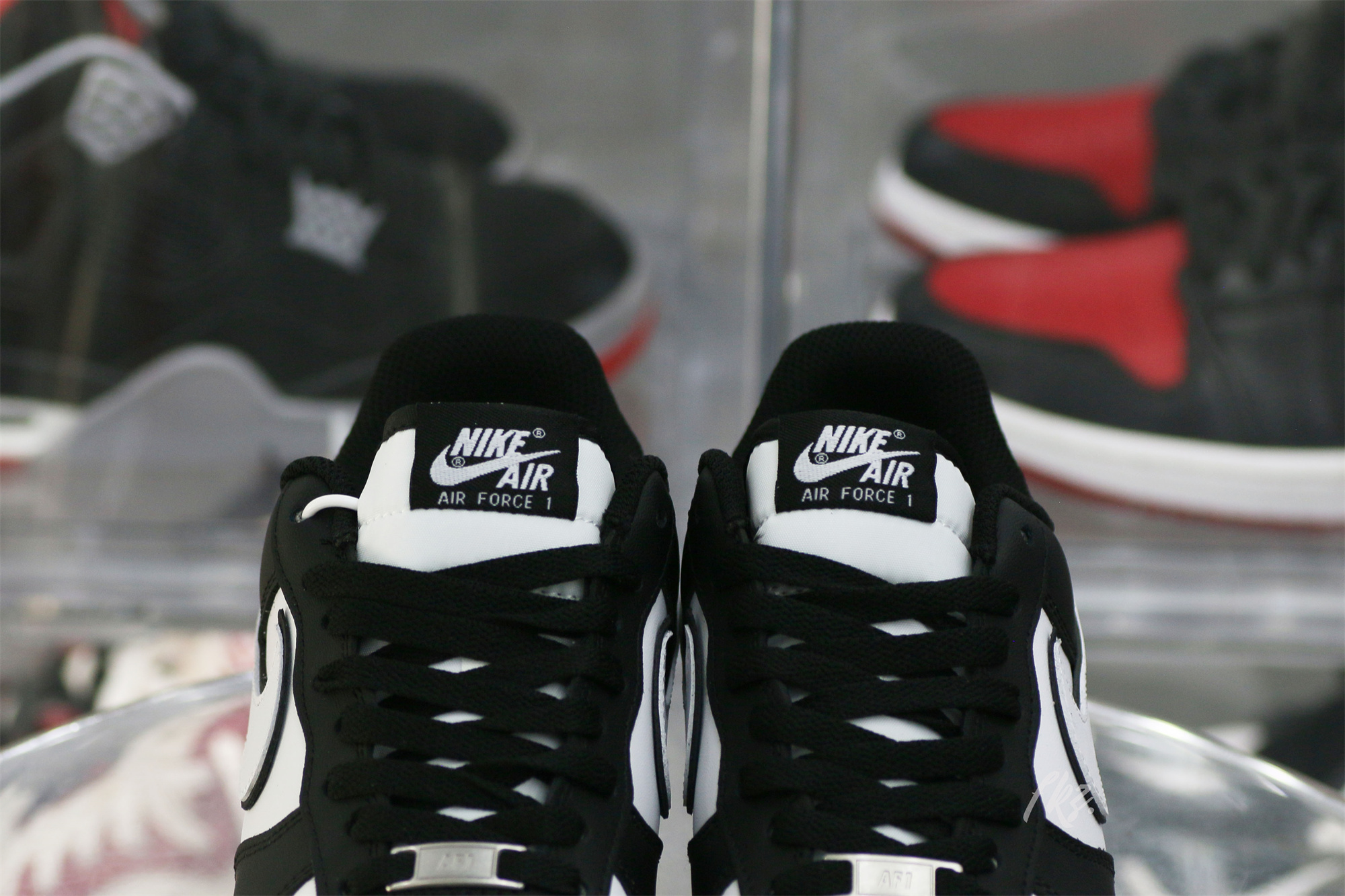 Nike Air Force 1 ’07 Low White Swoosh Panda