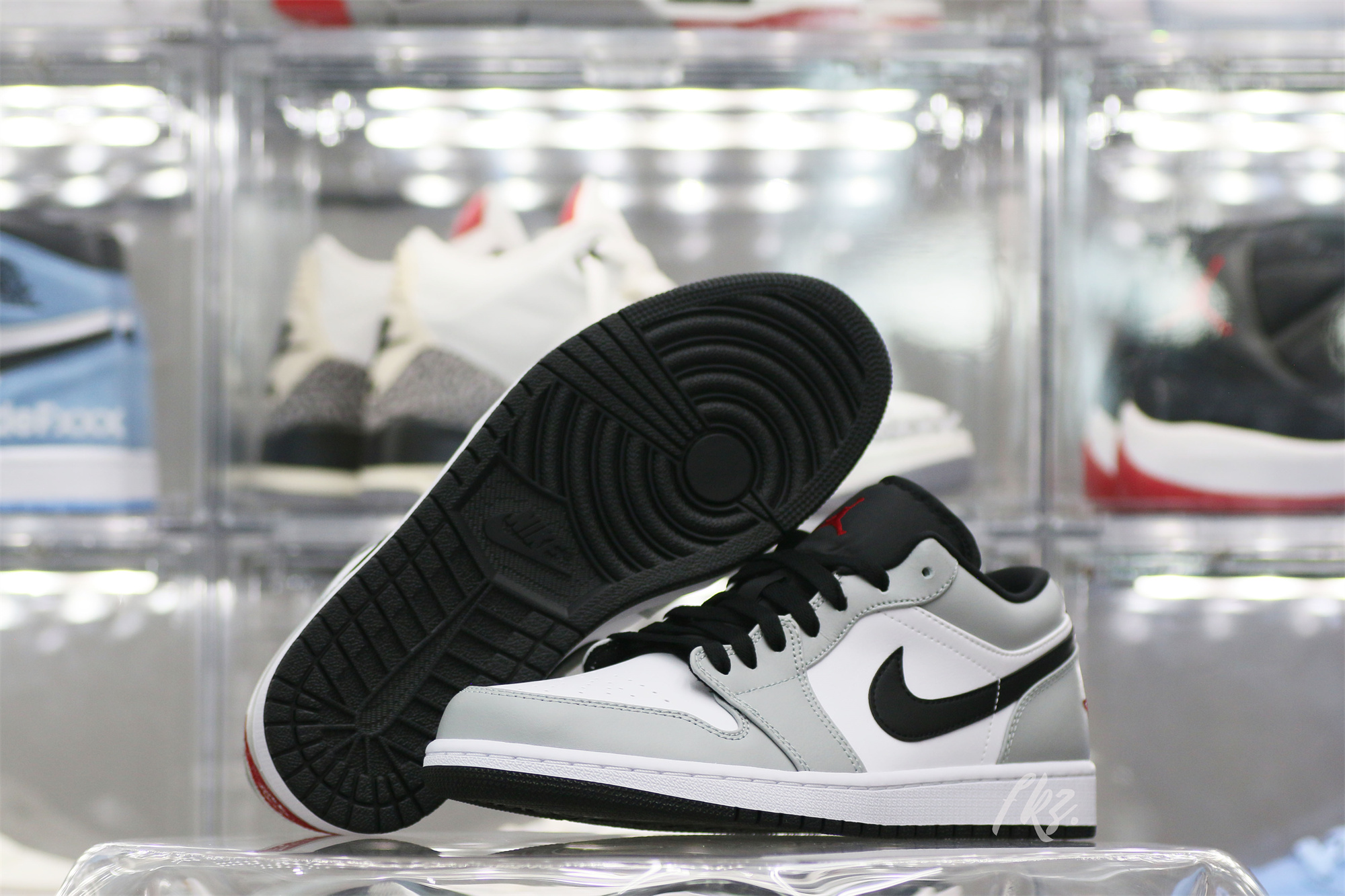 Air Jordan 1 Low Light Smoke Grey