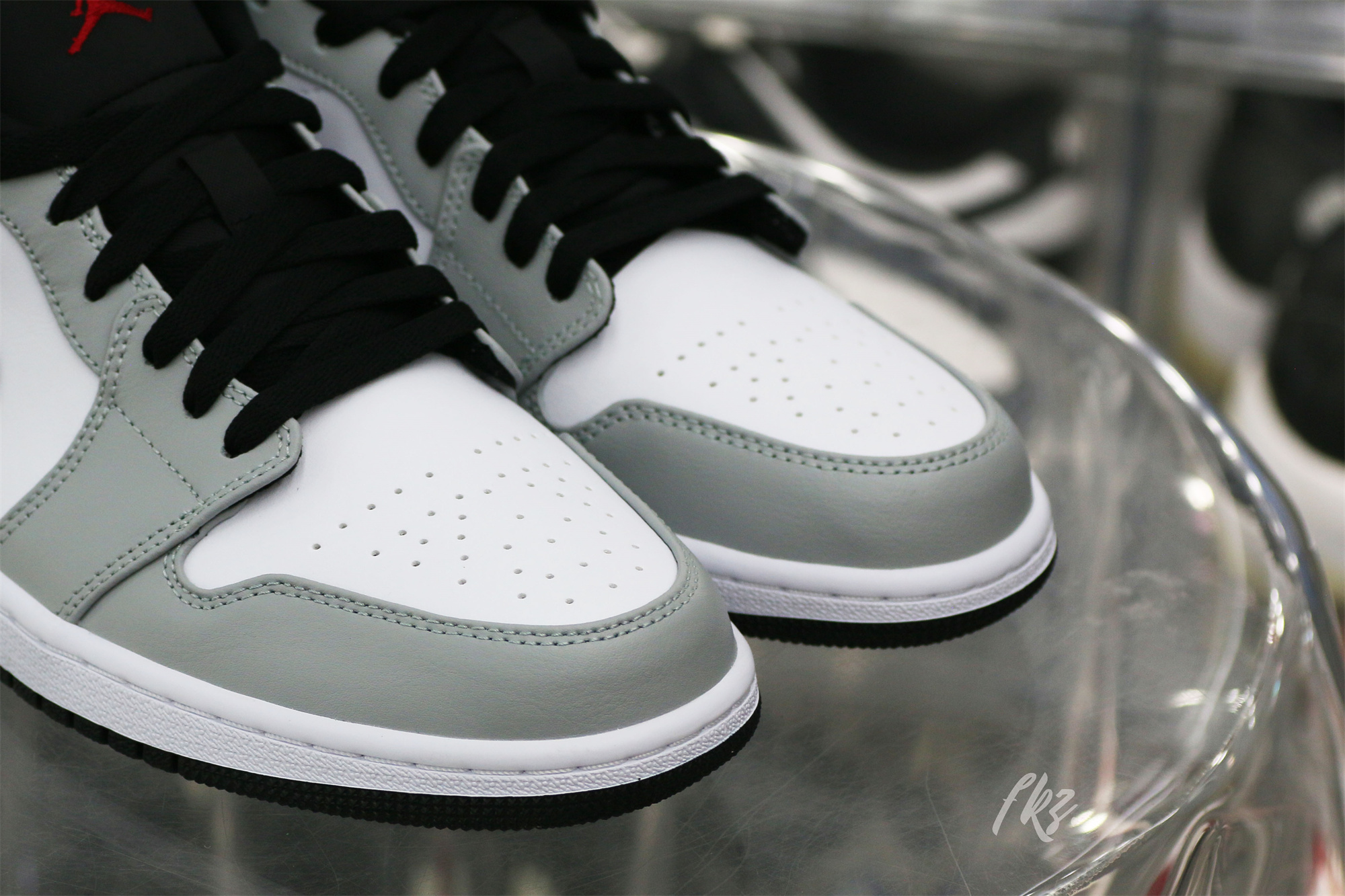 Air Jordan 1 Low Light Smoke Grey