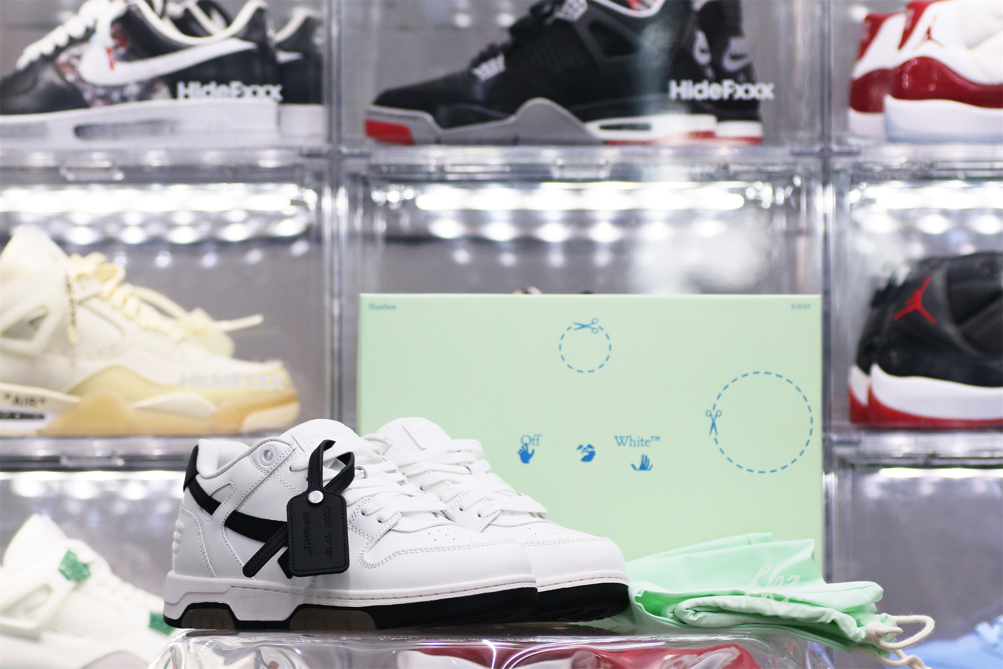 OFF-WHITE White & Black ‘Out Of Office’ Sneakers