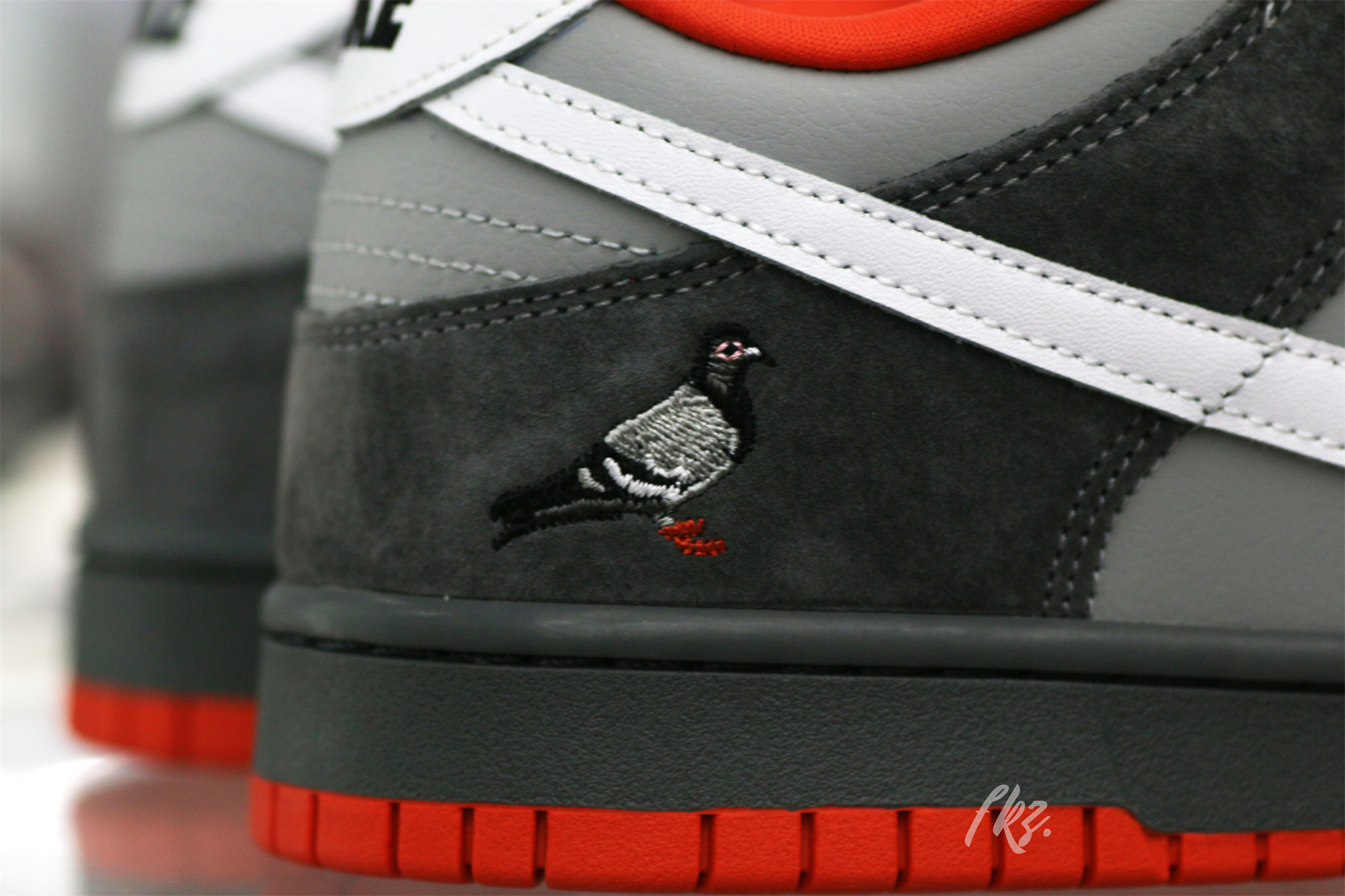 Jeff Staple X Dunk Low Pro SB Pigeon