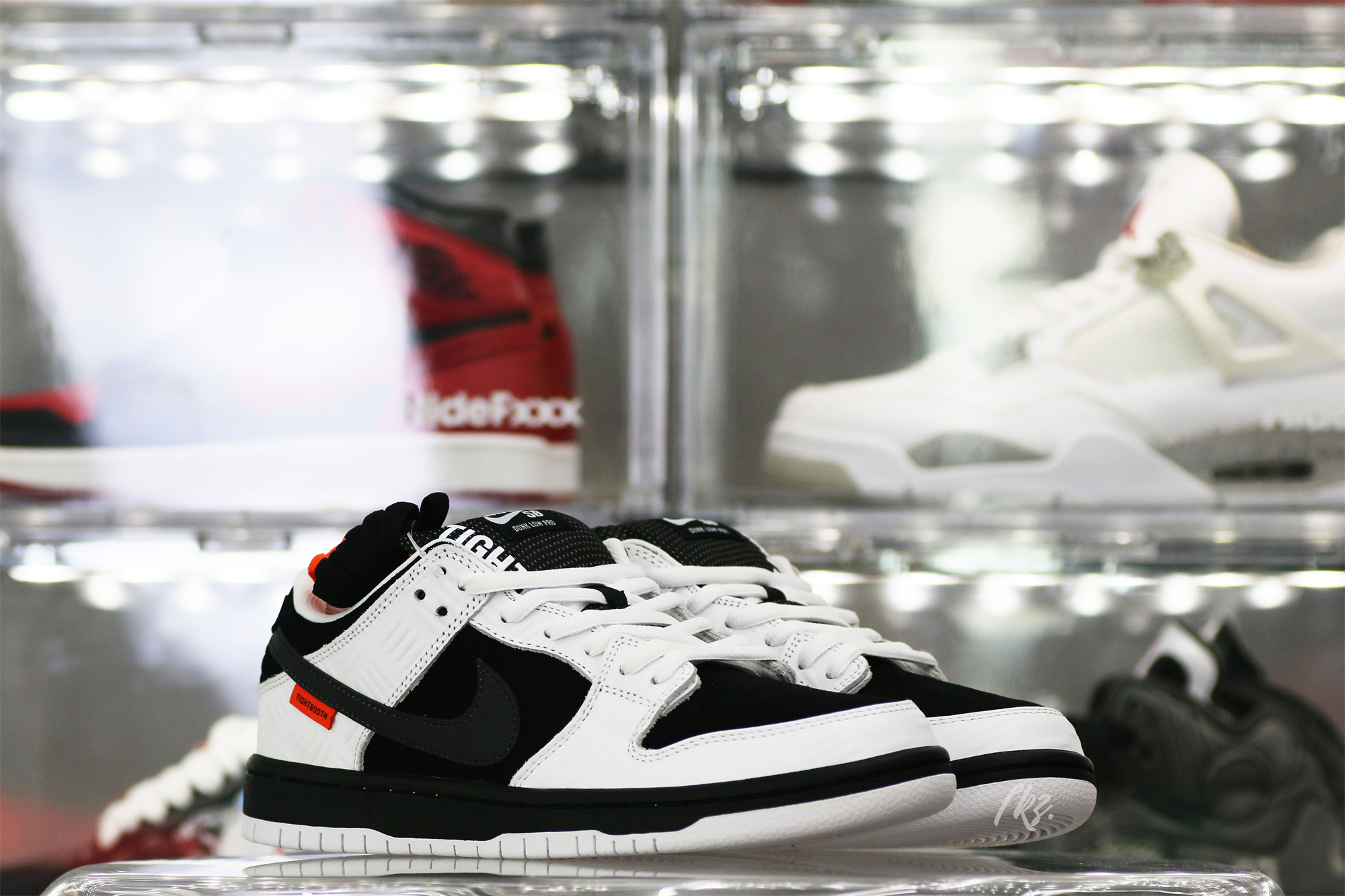 Nike SB Dunk Low TIGHTBOOTH