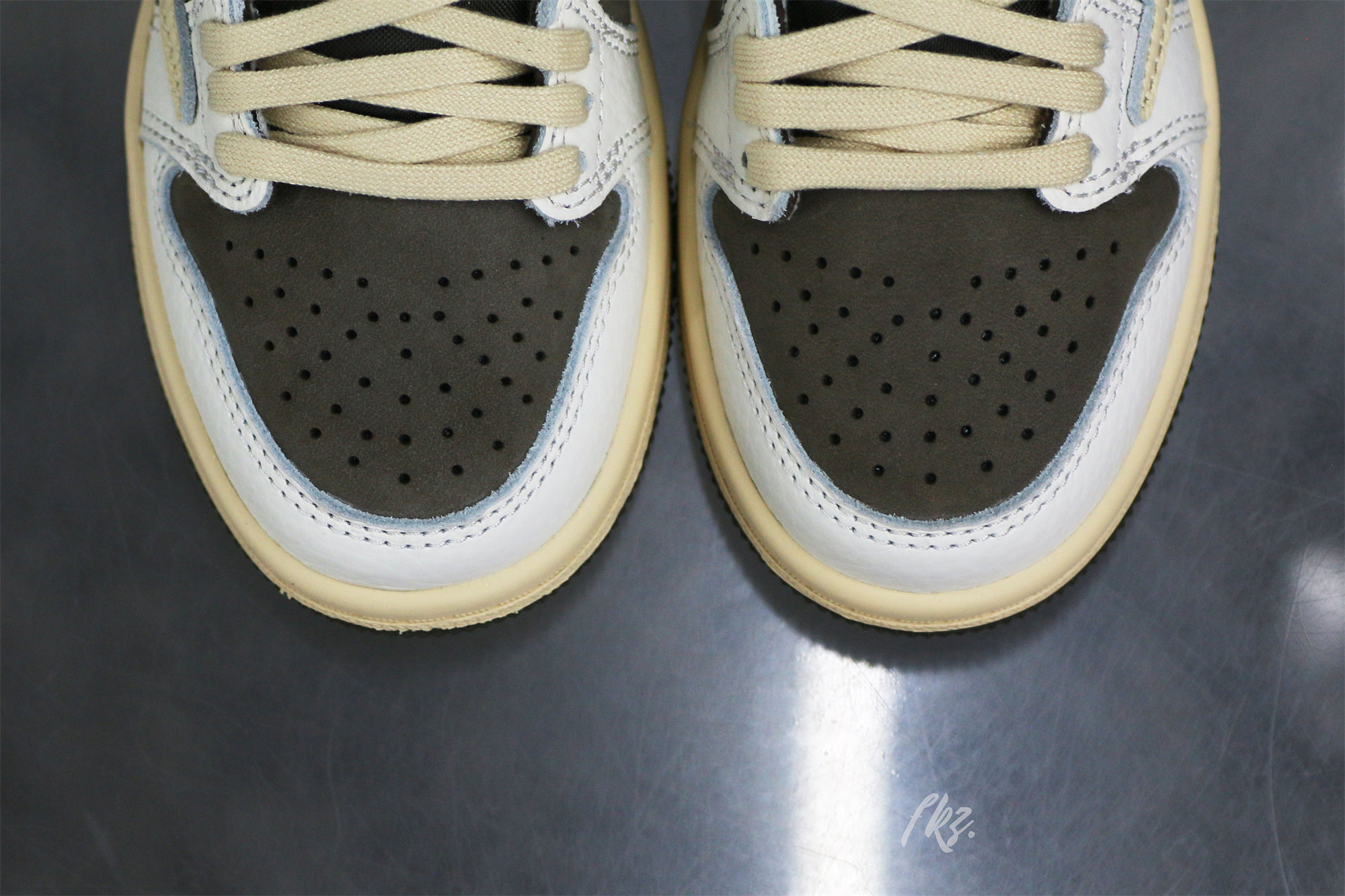 Travis Scott x Jordan 1 Retro Low OG SP Reverse Mocha Kid (LN5 A1)