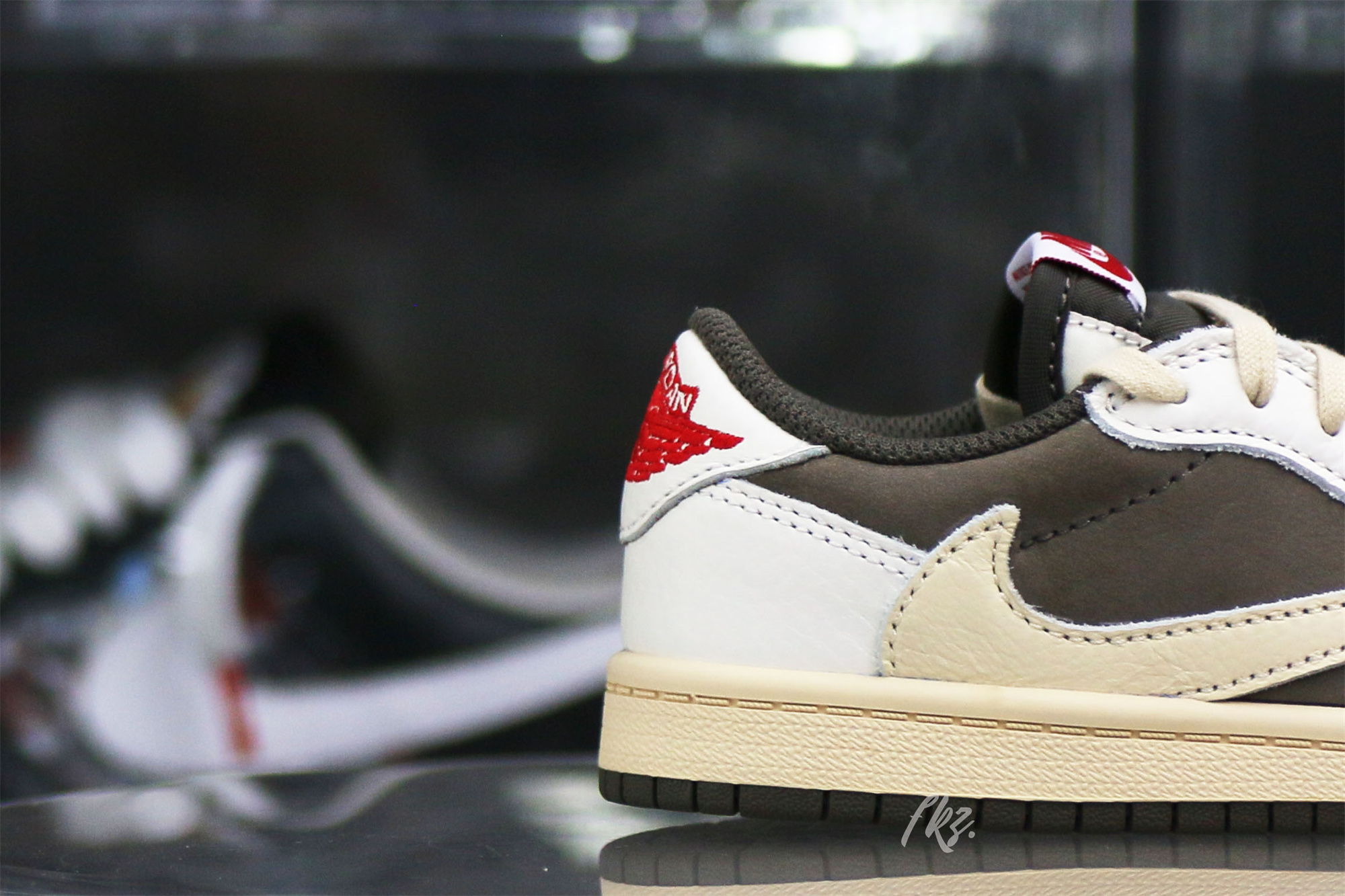 Travis Scott x Jordan 1 Retro Low OG SP Reverse Mocha Kid (LN5 A1)