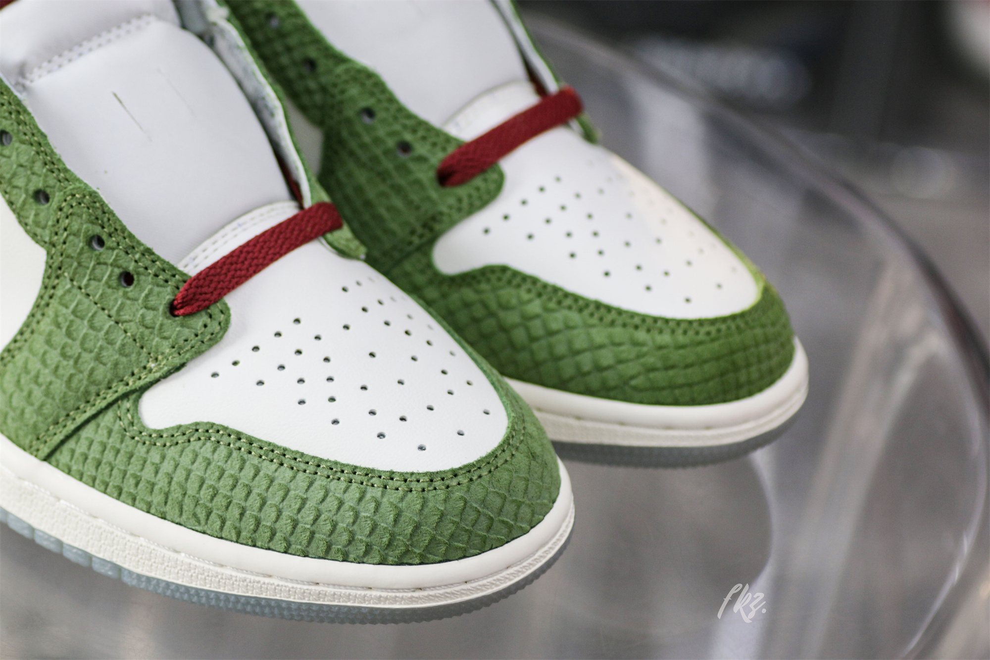 Air Jordan 1 Low OG “Year Of The Dragon ” 2024