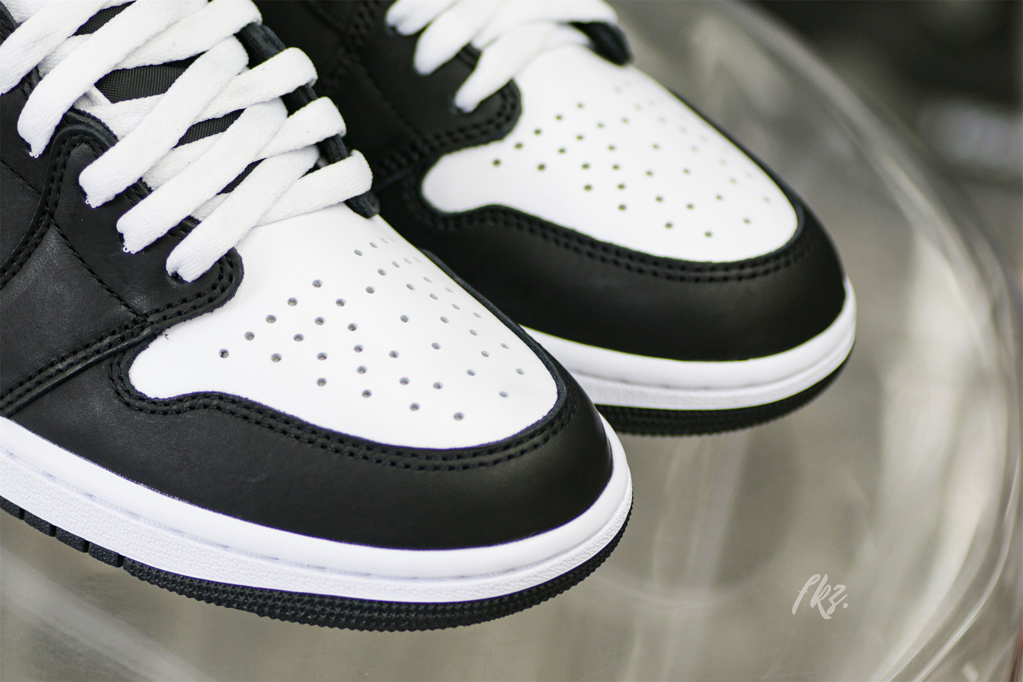 Air Jordan 1 Retro High OG Black White 2024