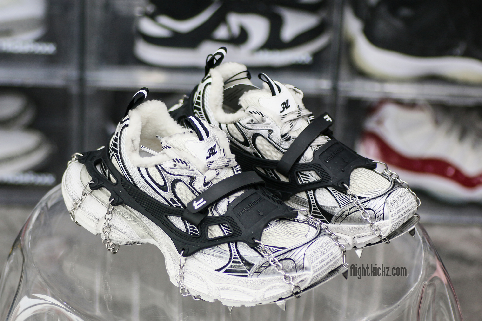 B@lenciag* 3XL Ski Sneaker in White (Removable footwear chains)