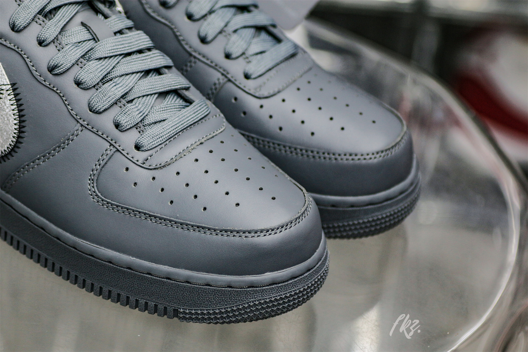 Off-White x Nike Air Force 1 Low Ghost Grey