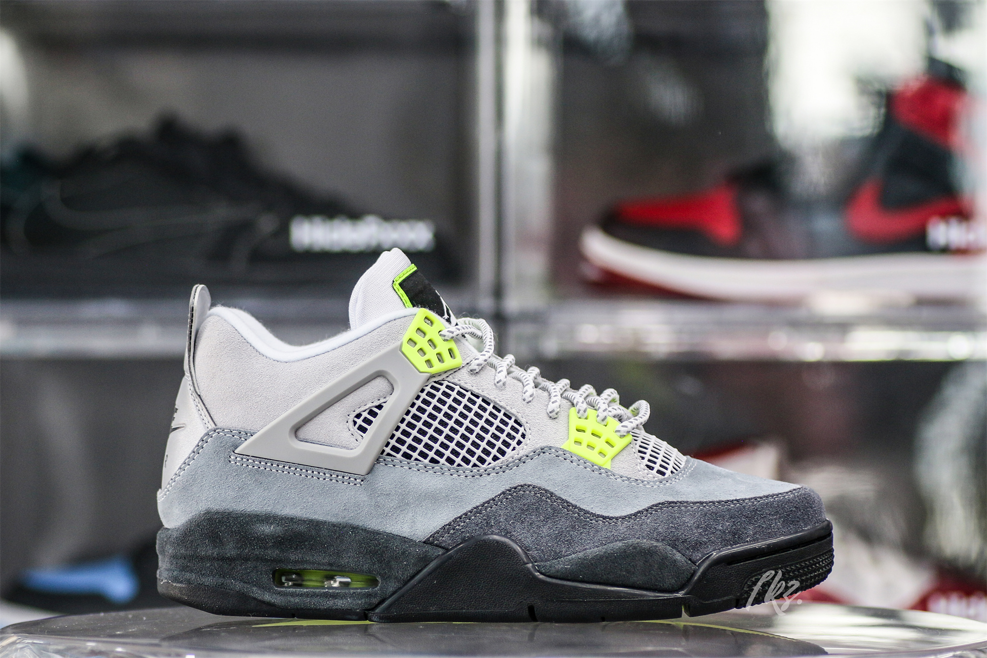 Air Jordan 4 Retro SE Neon