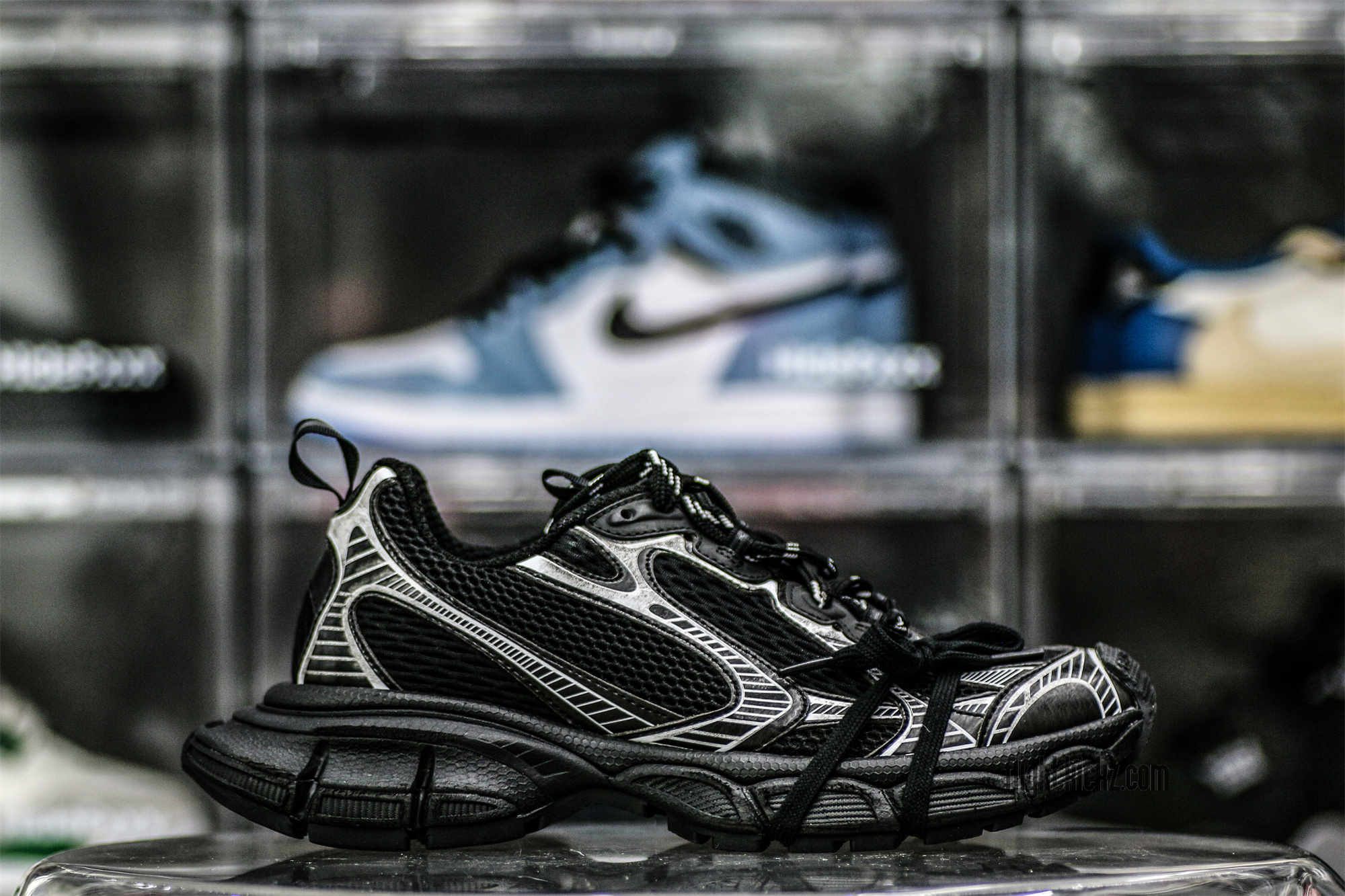 B@lenciag* 3XL Ski Sneaker in Black and white