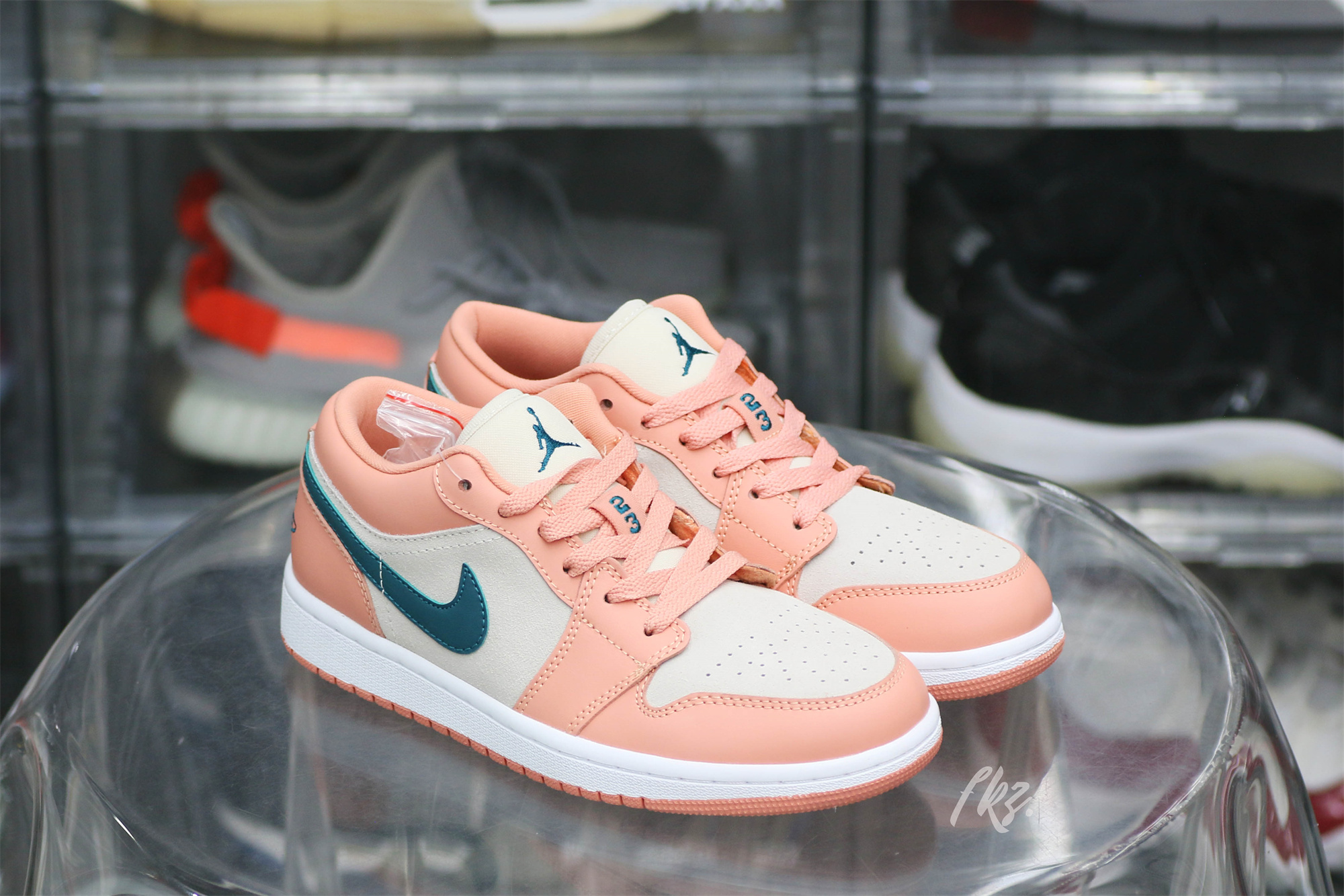 Wmns Jordan 1 Low Light Madder Root