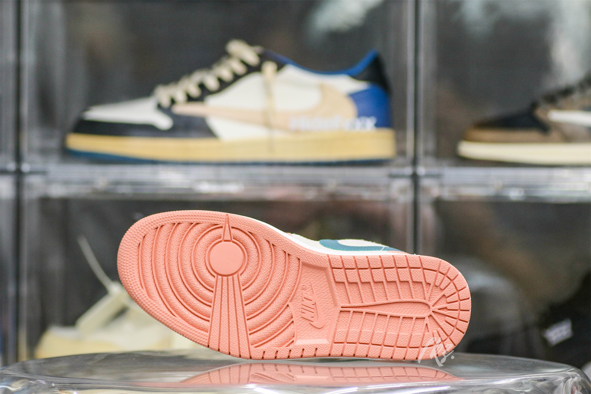 Wmns Jordan 1 Low Light Madder Root