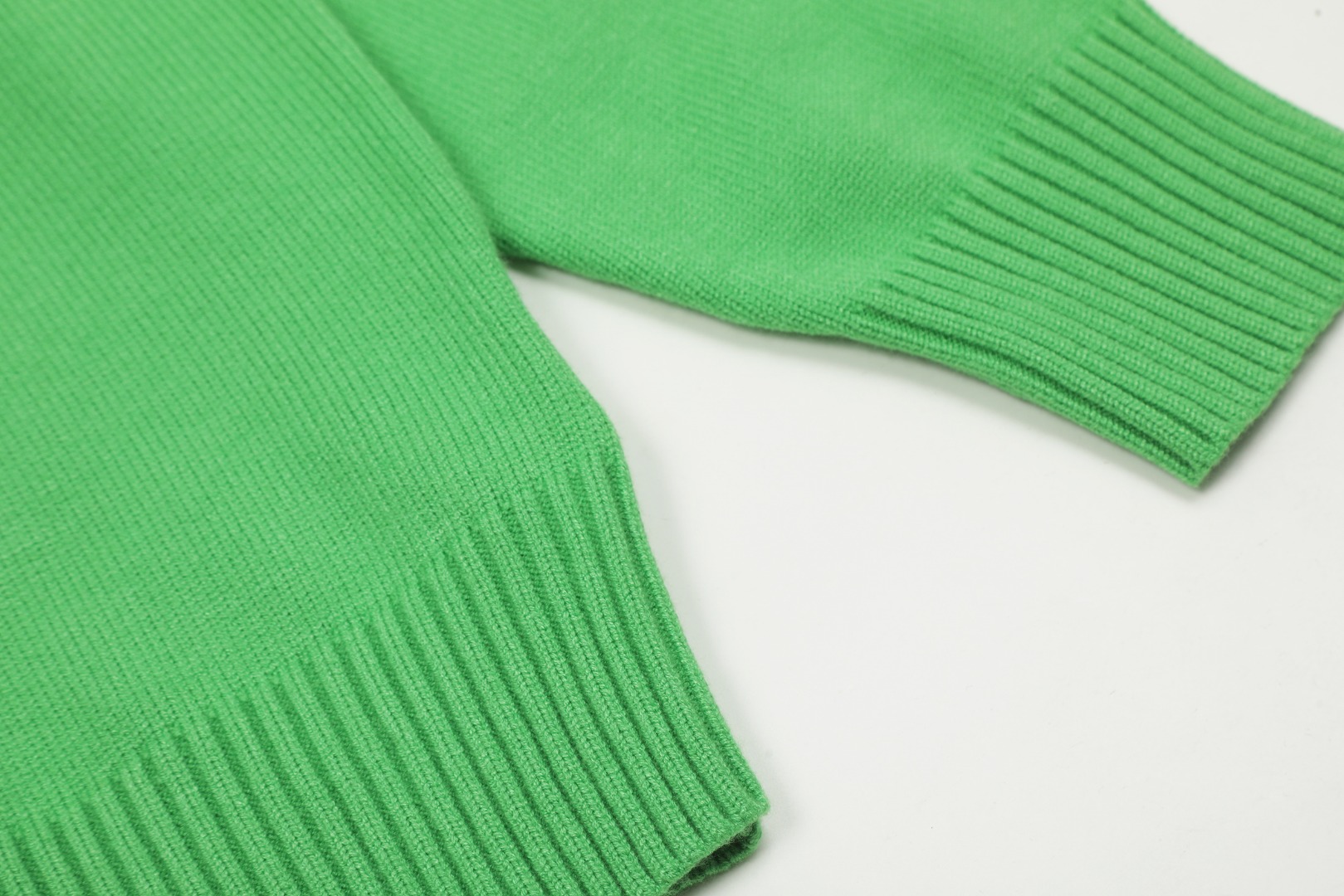 Am1 2024SS classic green jacquard big heart turtleneck sweater