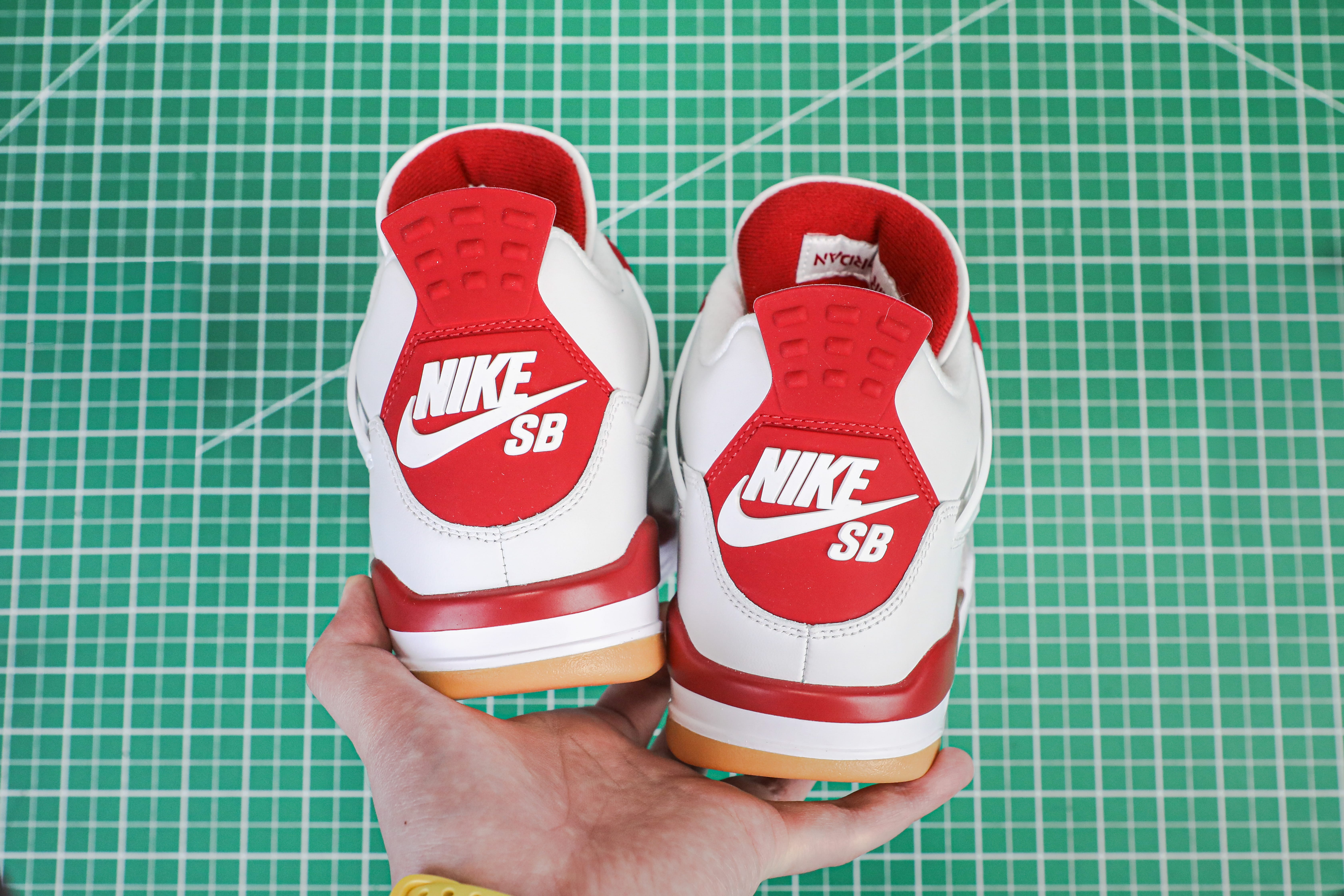 Nike SB x Air Jordan 4 Varsity Red is a Family & Friends (LN5 A1 Batch)