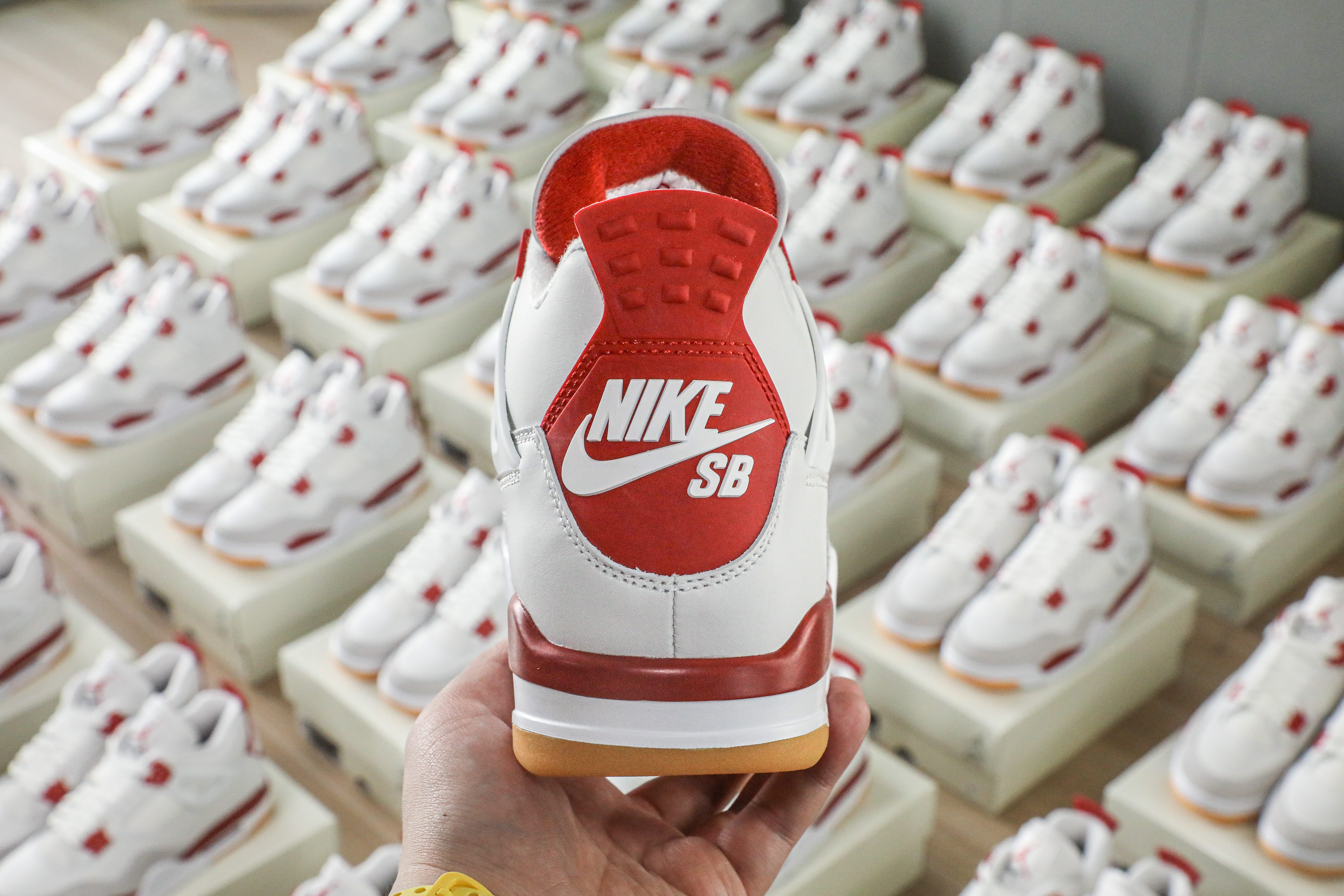 Nike SB x Air Jordan 4 Varsity Red is a Family & Friends (LN5 A1 Batch)