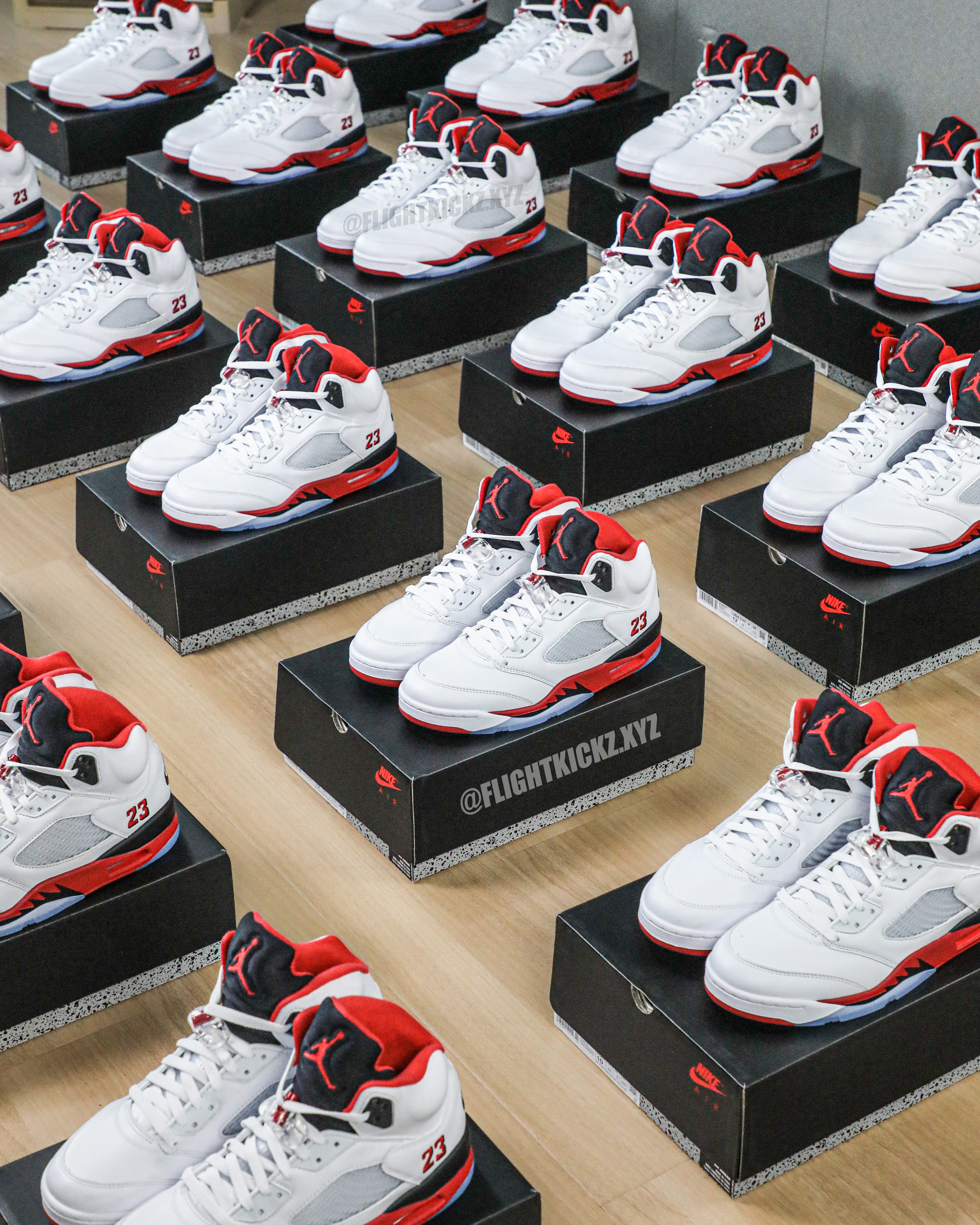 Air Jordan 5 Fire Red Black Tongue 2025 (Ln5 A1)